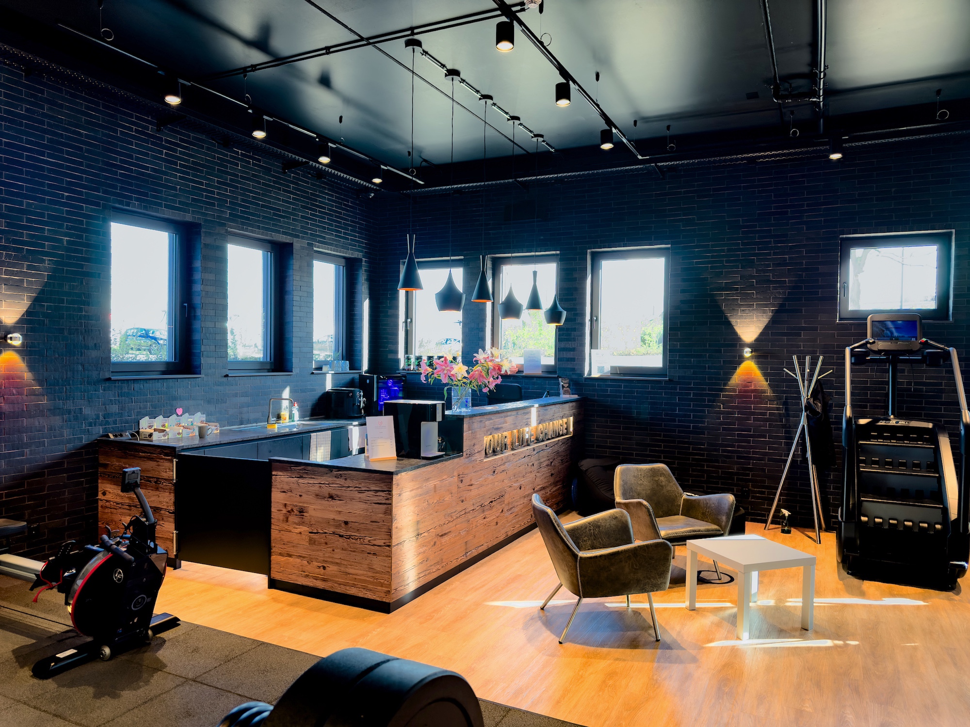 YOUR LIFE CHANGE – Fitnessstudio & Personal Training | Kartenvorteil | Mr. Köln | Foto: YOUR LIFE CHANGE YOUR LIFE CHANGE – Fitnessstudio & Personal Training | Kartenvorteil | Mr. Köln | Foto: YOUR LIFE CHANGE